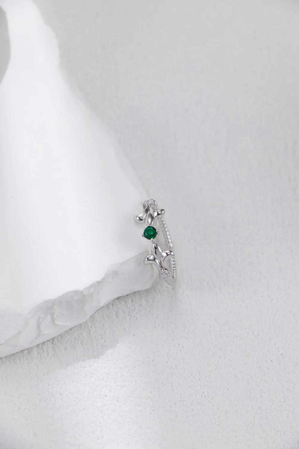 Fashionable Green Zirconia Ring